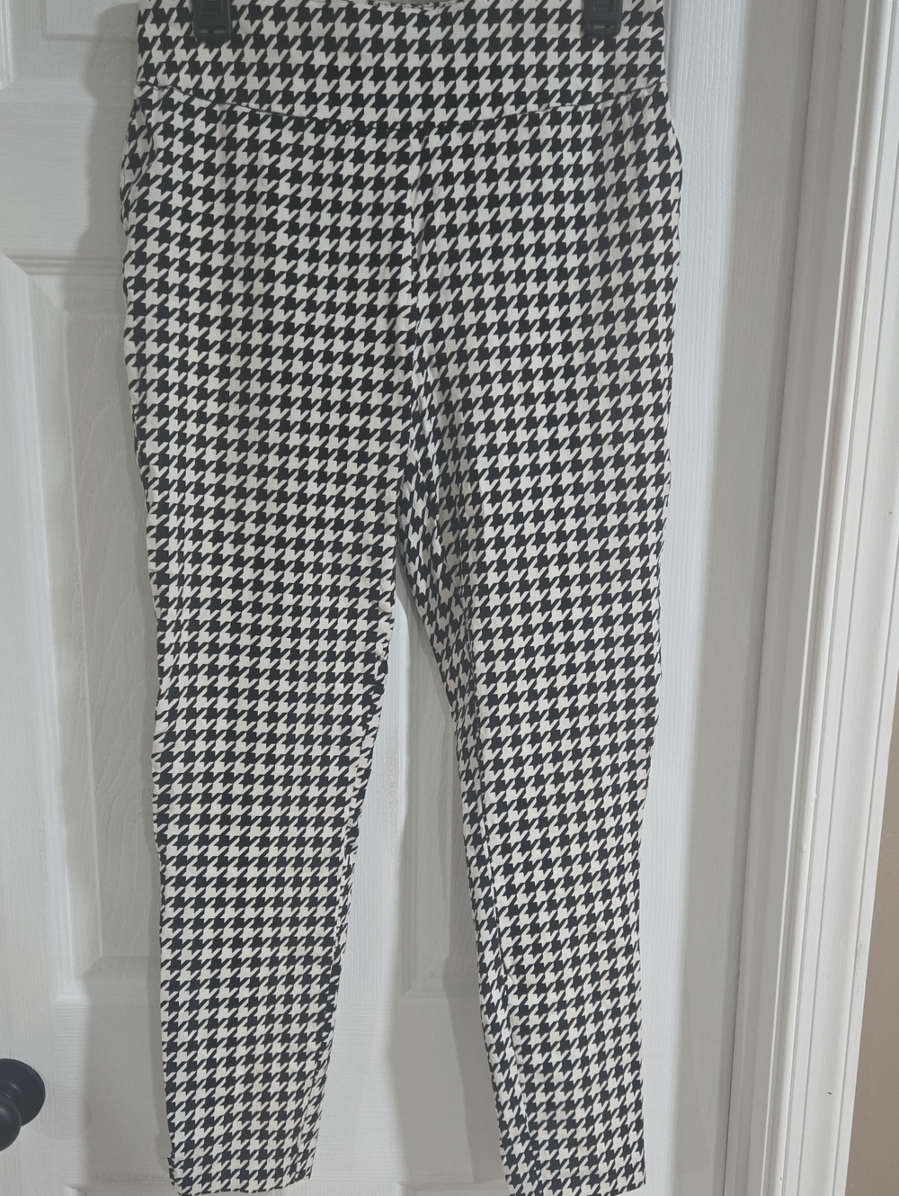 New York & Company Black & White Houndstooth Ankle Pants